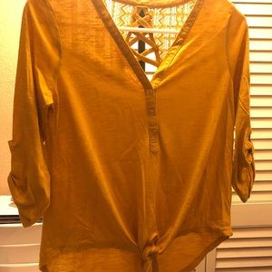 Worn Once! No Boundaries 3/4 Sleeve Front Tie Top